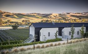 Black Estate B & B